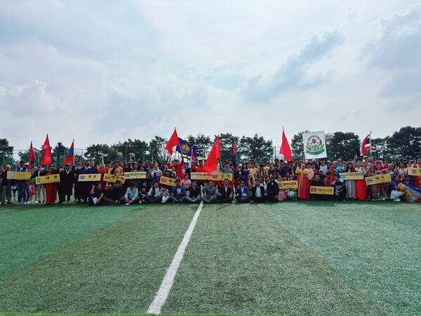 지난 19일 평택 소사벌 레포츠타운에서 열린 '제5회 평택 아시안컵을 마치고 기념 촬영을 하고 있다./사진=평택시