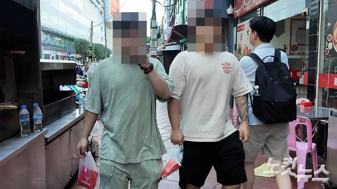 20일 오전 프놈펜 참카르몬의 45층 규모 레지던스 겸 호텔 인근에선 문신한 중국인 남성들을 다수 마주쳤다. 남성경 크리에이터