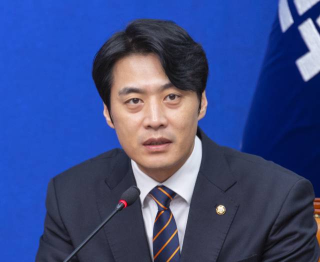 ▲더불어민주당 한준호 최고위원이 지난 17일 서울 여의도 국회에서 열린 최고위원회의에서 발언하고 있다. ⓒ연합뉴스