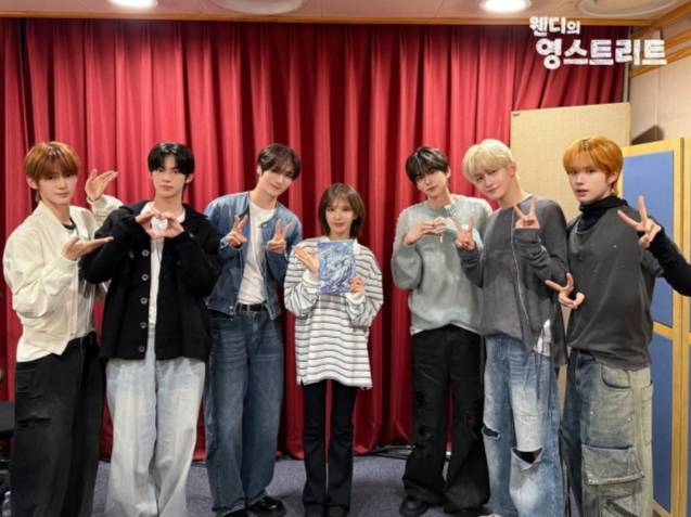 "너무 행복한 시간" 방탄소년단 뷔 만난 TWS..훈훈한 선후배 情