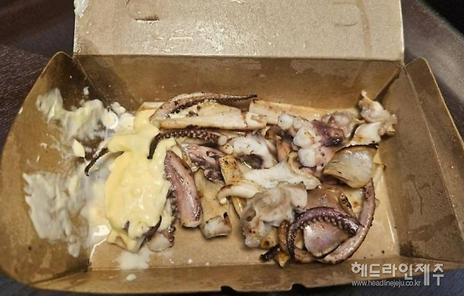 한 온라인 커뮤니티에 게시됐던 논란의 오징어 구이 사진(사진=온라인커뮤니티)