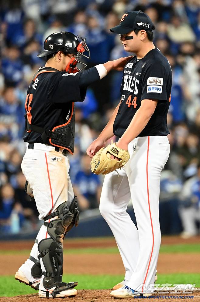 22일 대구 삼성라이온즈파크에서 열린 한화와 삼성의 플레이오프 4차전, 6회말 동점을 허용한 김서현이 강판되며 아쉬워하고 있다. 대구=허상욱 기자wook@sportschosun.com/2025.10.22/