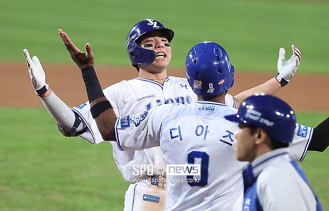 ▲ 적극적이고 공격적인 타자인 김영웅은 헛스윙 두 번을 하고도 실투를 놓치지 않았다 ⓒ곽혜미 기자