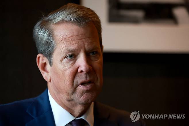 브라이언 켐프 미국 조지아 주지사 인터뷰 (서울=연합뉴스) 홍해인 기자 = 방한 중인 브라이언 켐프 미국 조지아 주지사가 24일 서울의 한 호텔에서 연합뉴스와 인터뷰를 하고 있다. 2025.10.24 hihong@yna.co.kr