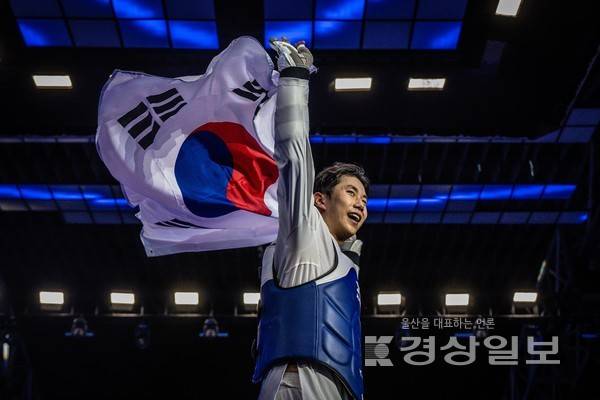 울산시체육회 소속 강상현이 세계태권도선수권 2연패를 달성했다. 세계태권도연맹 제공