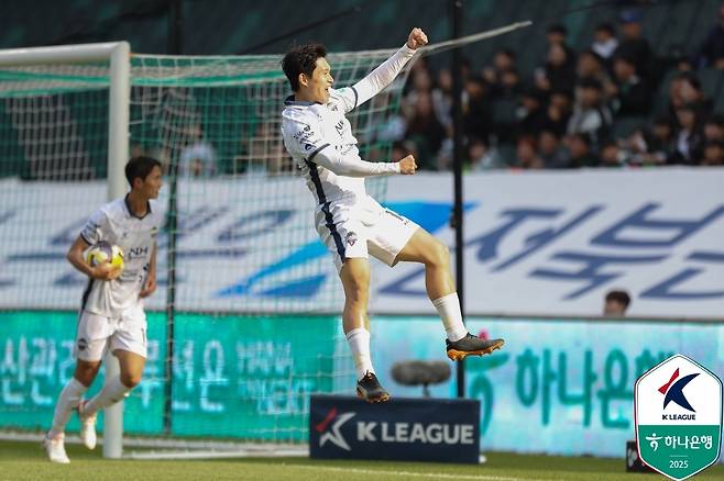 김천 상무 이동경은 25일 열린 전북 현대와 하나은행 K리그1 2025 34라운드에서 3골에 관여하며 3-2 역전승을 이끌었다. (한국프로축구연맹 제공)