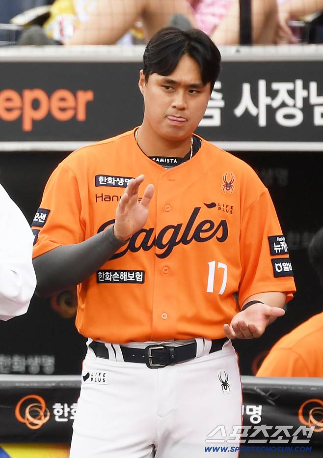 14일 대전 한화생명볼파크에서 열린 한화 이글스와 키움 히어로즈의 경기. 한화 권광민이 투수를 반기고 있다. 대전=박재만 기자 pjm@sportschosun.com/2025.09.14/