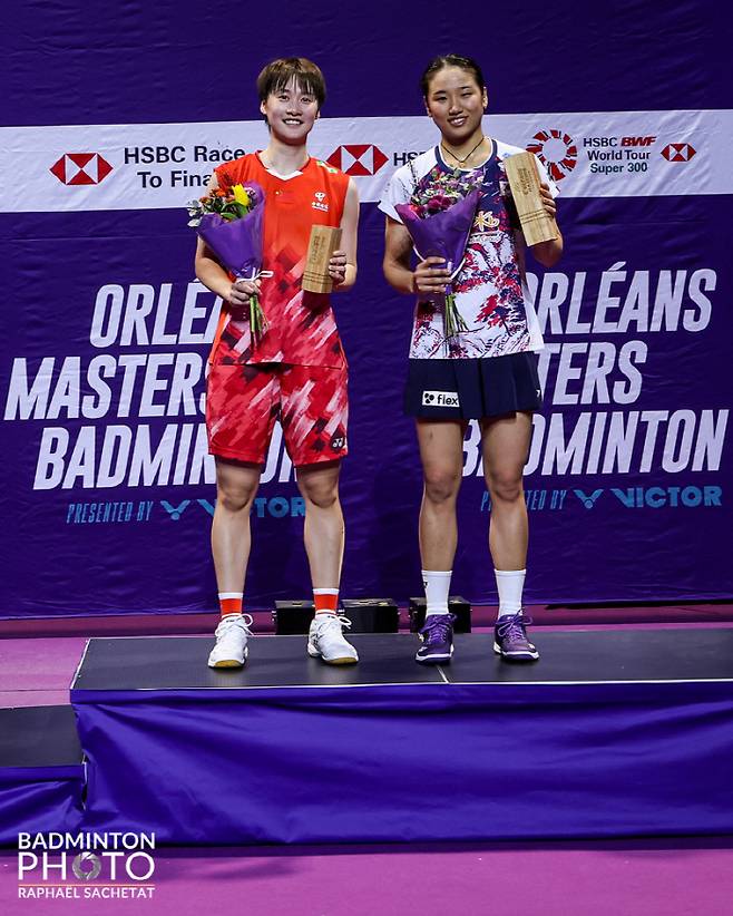오를레앙마스터스에서 우승을 차지한 안세영과, 준우승 천위페이. 사진제공=대한배드민턴협회