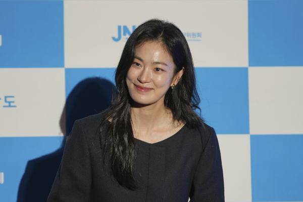 배우 옥자연(사회자)