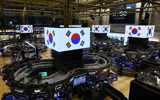 태극기가 전광판에 띄워진 뉴욕증권거래소 / 연합뉴스