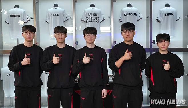 T1 선수단. 김영건 기자