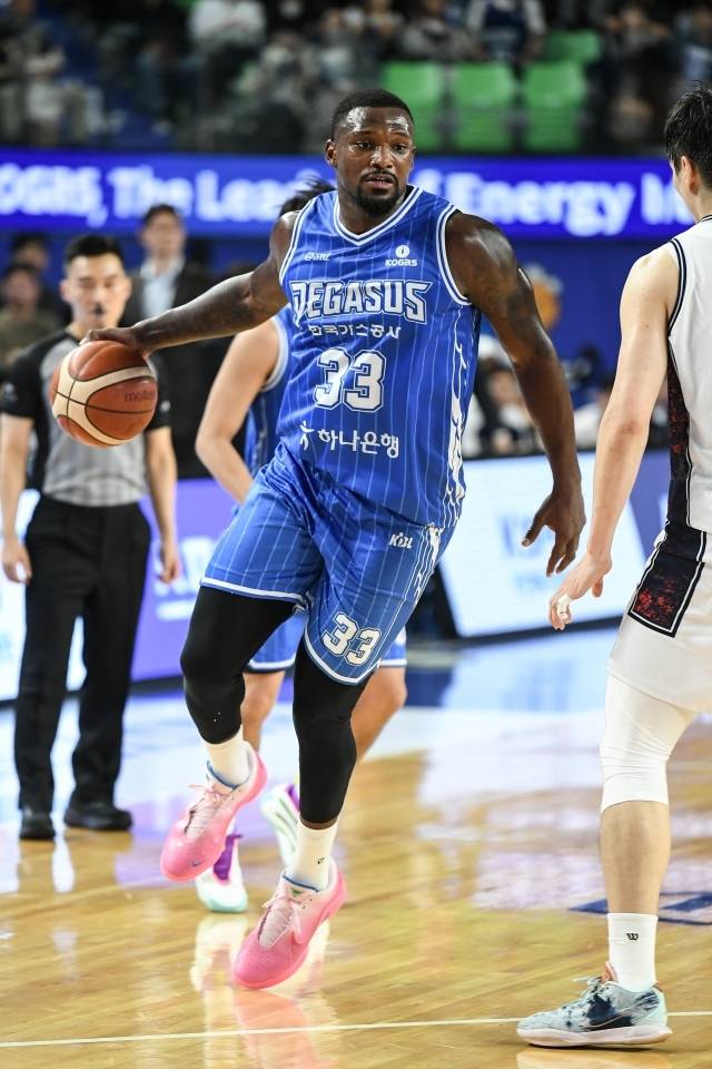 뉴 페이스 퍼킨스는 21점 8리바운드를 기록, 멋진 데뷔 전을 치렀다. 사진=KBL 제공