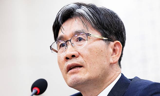 오동운 공수처장이 24일 서울 여의도 국회에서 열린 법제사법위원회 고위공직자범죄수사처 등에 대한 국정감사에 출석해 의원 질의에 답변하고 있다. 뉴스1