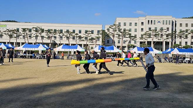 충남옥외광고협회 한마음체육대회가 25일 한서대학교에서 성황리에 개최됐다.(사진=서산시 제공)