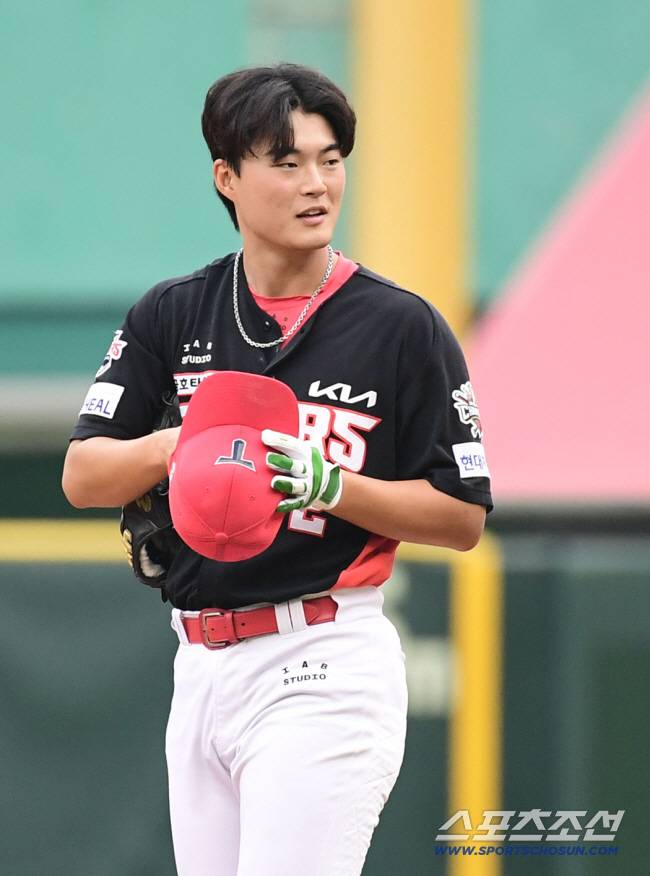 21일 인천 SSG랜더스필드에서 열린 SSG와 KIA의 경기. 2회 수비 실책 저지른 KIA 박민 2루수. 인천=송정헌 기자songs@sportschosun.com/2025.06.21/