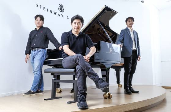 차이콥스키ㆍ그리그ㆍ라흐마니노프의 거대한 협주곡을 한 무대에서 연주할 예정인 피아니스트 3인이 서울 서초동 스타인웨이홀에 모였다. 왼쪽부터 박종해ㆍ이진상ㆍ김도현. 김성룡 기자