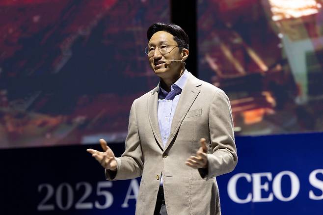 기조연설에 나선 정기선 정기선 HD현대 회장이 27일 경북 경주엑스포대공원 문화센터 문무홀에서 열린 아시아태평양경제협력체(APEC) 최고경영자(CEO) 서밋 '퓨처 테크 포럼: 조선'에서 기조연설을 하고 있다. HD현대