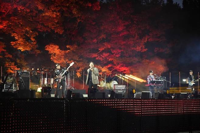 상생 영수증 콘서트에서 열창하고 있는 데이브레이크. 공공문화연구소 제공