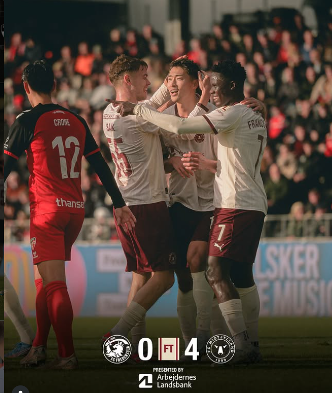 조규성(오른쪽 2번째)은 27일(한국시간) 덴마크 프레데리시아의 몬야사 파크에서 열린 프레데리시아와 2025~2026시즌 덴마크 수페르리가 13라운드 원정경기에 출전해 풀타임을 소화하며 전반 34분 골까지 터트렸다. 무릎 부상에서 돌아온 뒤 처음으로 풀타임을 소화하며 순조로운 회복세를 보였다. 사진출처│미트윌란 인스타그램