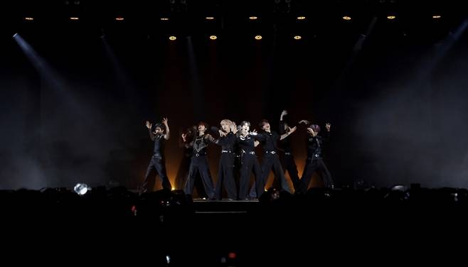 크래비티, 팬콘 투어 '데어 투 크레이브' 성료..'퍼포비티' 에너지 폭발