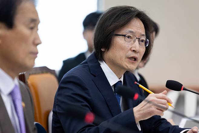 주병기 공정거래위원장이 28일 서울 여의도 국회에서 열린 정무위원회의 국가보훈부 등에 대한 국정감사에서 의원 질의에 답하고 있다./사진제공=뉴스1