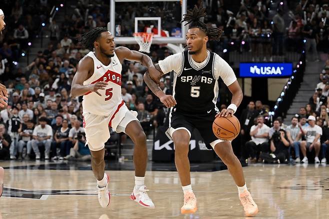 돌파를 시도하는 스테픈 캐슬. 샌안토니오 | AP연합뉴스