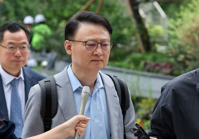 구세현 전 웰바이오텍 대표이사가 지난 7월 13일 오전 서울 종로구 윤석열 전 대통령 부인 김건희 여사 의혹을 수사하는 민중기 특별검사팀 사무실에 출석하며 취재진의 질문을 받고 있다. (사진=뉴시스)