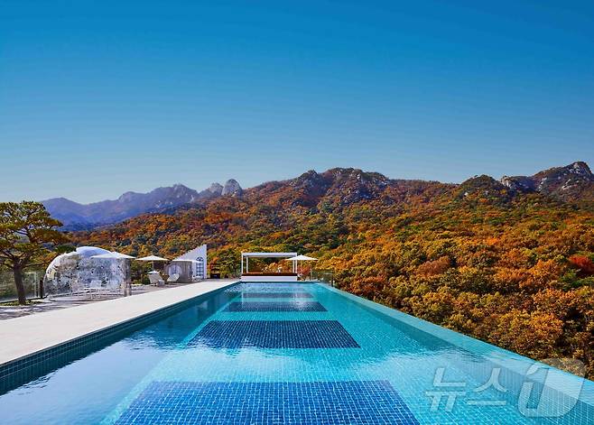 가을 안토의 회원동 인피니티풀(한화호텔앤드리조트 제공)