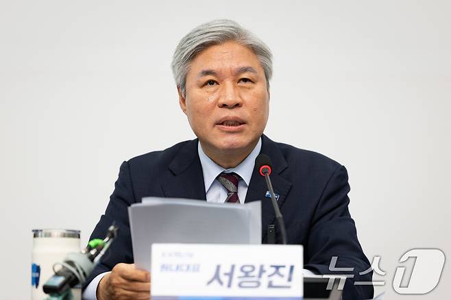 서왕진 조국혁신당 원내대표가 12일 서울 여의도 국회에서 열린 기자간담회에서 국정감사 대응 방향 등에 대해 모두 발언하고 있다. 2025.10.12/뉴스1 ⓒ News1 유승관 기자