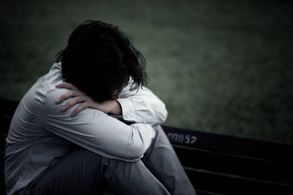 우울증이나 운동 부족, 저체중, 당뇨병이 있는 사람은 경도인지장애에서 알츠하이머형 치매로 진행될 가능성이 더 높다는 연구 결과가 나왔다./사진=게티이미지뱅크