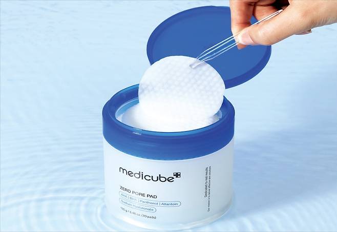 에이피알의 뷰티 브랜드 메디큐브의 ‘제로모공패드’. /에이피알 제공