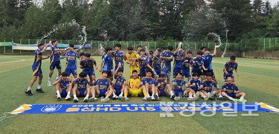 ▲ 울산 동구 현대중학교 축구부가 '2025 전국 중등축구대전(리그)'에서 지난해에 이어 올해도 우승을 차지해 2연패를 달성했다. 울산시교육청 제공