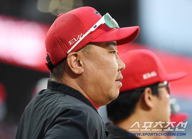 18일 광주 기아챔피언스필드에서 열린 한화-KIA전. 이범호 감독이 경기를 지켜보고 있다. 광주=정재근 기자 cjg@sportschosun.com/2025.9.18/