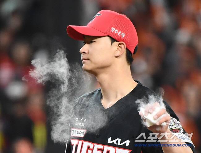 28일 대전 한화생명볼파크에서 열린 KIA-한화전. 7회말 2사 1, 2루에 등판한 곽도규가 투구를 준비하고 있다.  대전=정재근 기자 cjg@sportschosun.com/2025.3.28/