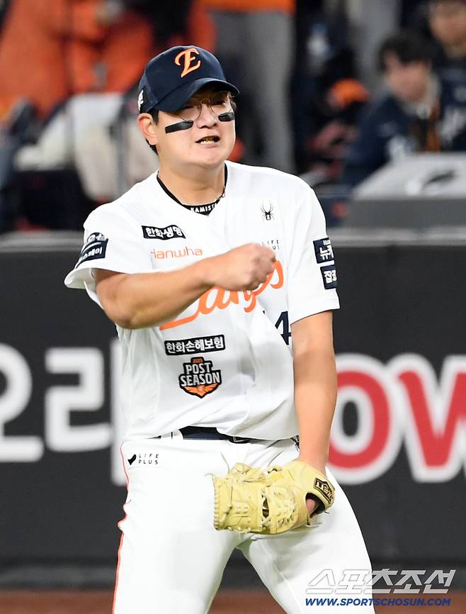 스스로 부진을 극복한 김서현은 주먹을 불끈 쥐었다.