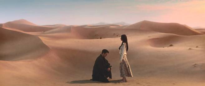 ‘다 이루어질지니’ 13회. 아담에게 머리 숙이기를 거부했던 이블리스가 고려 소녀의 환생 기가영을 980년 만에 만나 사랑하고 존경하여 머리 숙이고 죽는다. 넷플릭스 제공