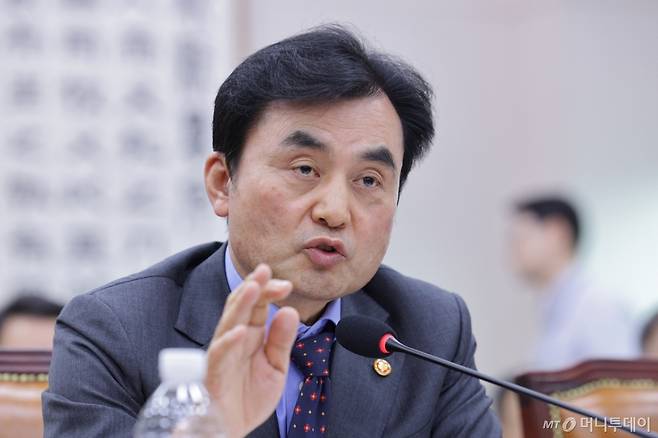 안규백 국방부 장관이 지난 10월17일 서울 여의도 국회 법제사법위원회에서 열린 군사법원 등에 대한 국정감사에서 의원 질의에 답변하고 있다. / 사진=뉴스1