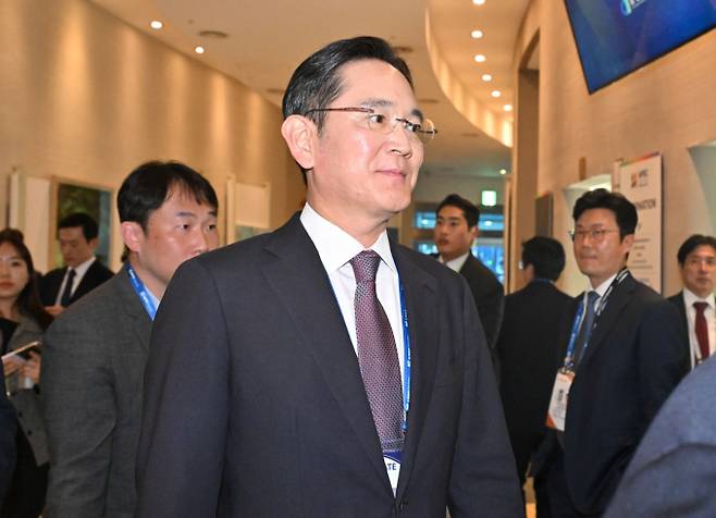 이재용 삼성전자 회장이 29일 경북 경주시 경주예술의전당에서 열린 한미 비즈니스 라운드 테이블에 참석하고 있다. / 사진=공동취재