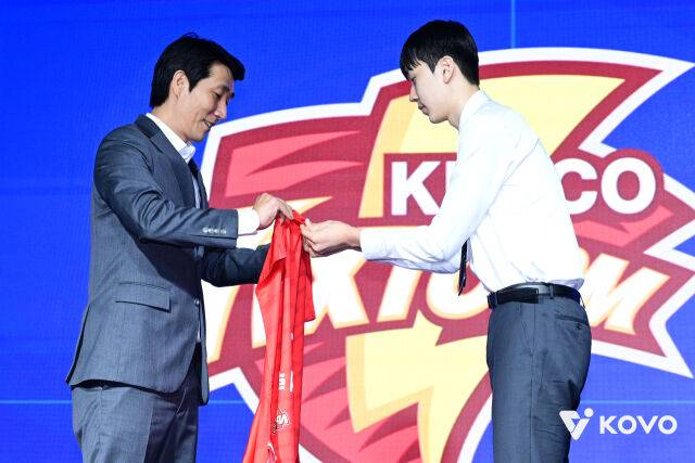 한국전력 권영민 감독과 방강호./KOVO