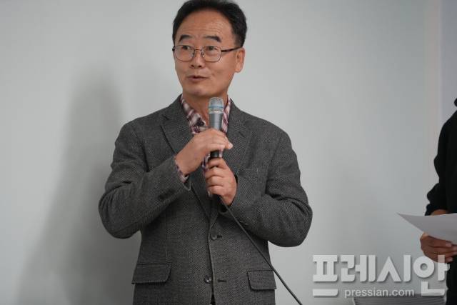 ▲30일 광주시의회에서 열린 기자회견에서 박삼원 광주교사노조위원장이 기자 질문에 답변하고 있다.2025.10.30ⓒ프레시안(김보현)