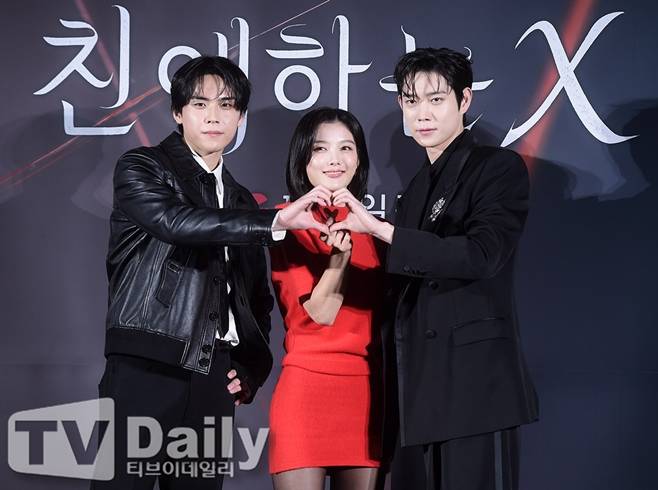 티빙 친애하는 X