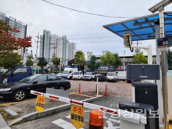 ▲ 울산 중구 학성새벽시장 맞은편에 위치한 공영주차장. 중구는 이 부지에 주차전용건물 건립 사업을 추진한다.