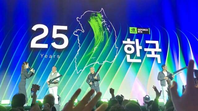 지포스 게이머 페스티벌 행사 무대에 등장한 정의선 회장, 젠슨 황 CEO, 이재용 회장. (사진=독자 제공)