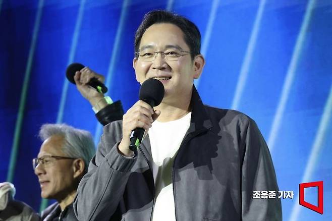 이재용 삼성전자 회장이 30일 서울 강남구 코엑스에서 열린 엔비디아 지포스 게이머 페스티벌에 참석해 인사를 하고 있다. 2025.10.30 조용준 기자