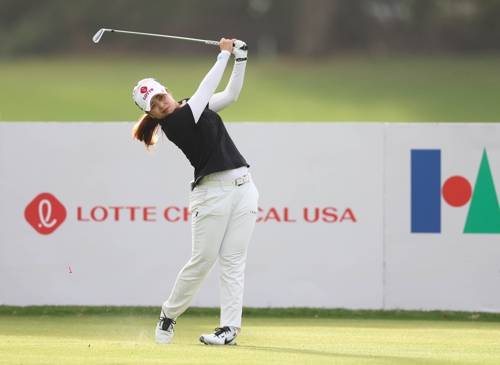 티샷하는 최혜진. 연합뉴