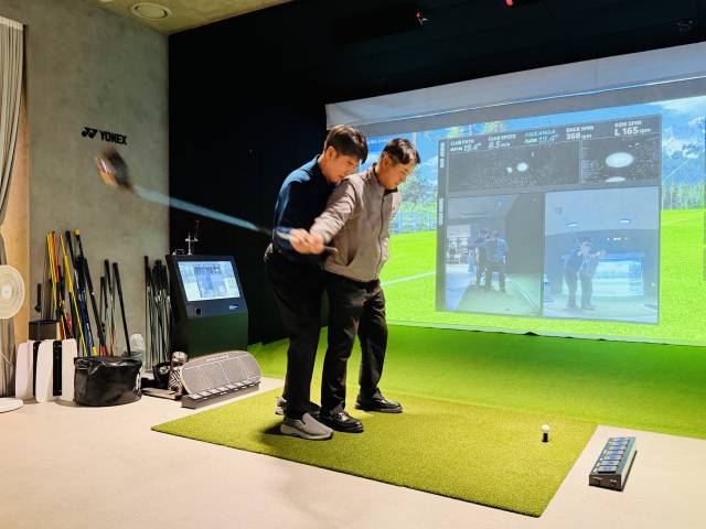 레슨을 하고 있는 임진한. 김세영 기자