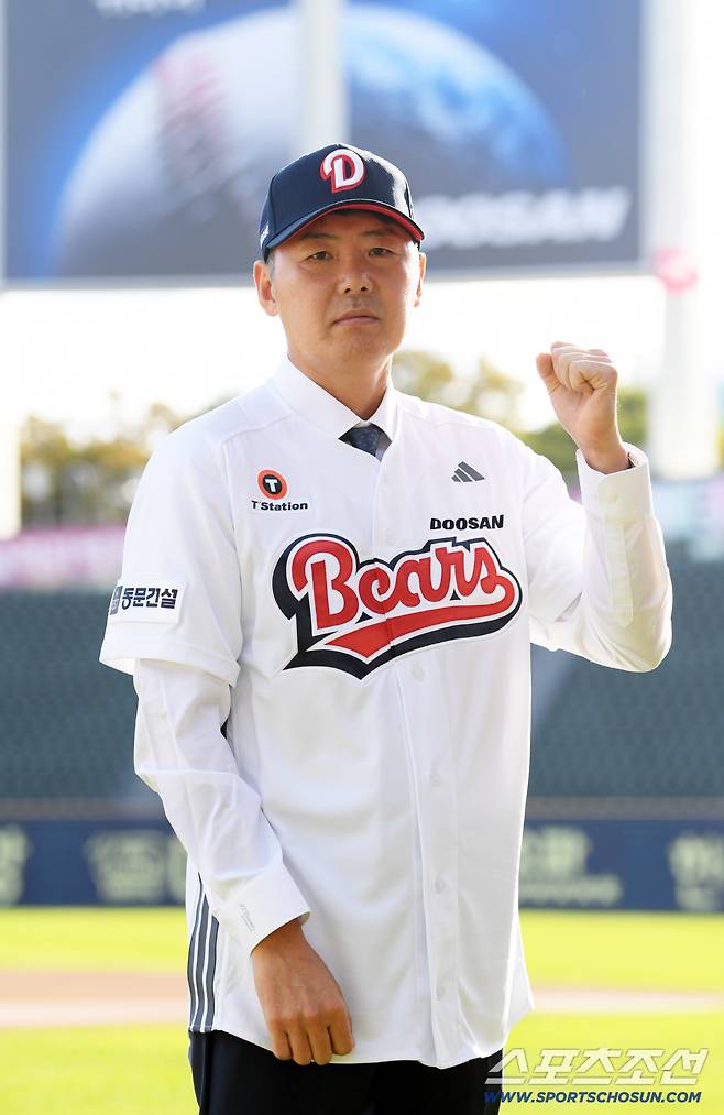 두산 베어스 김원형 감독 취임식이 23일 잠실구에서 열렸다. 김원형 감독이 포즈를 취하고 있다. 잠실=박재만 기자 pjm@sportschosun.com/2025.10.23/