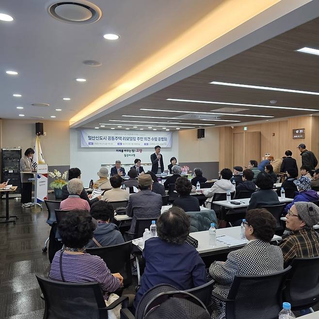 지난달 31일 오전 일산서구청에서 열린 일산신도시 공동주택 리모델링 주민 의견 수렴 공청회에서 김희섭 의원이 발언하고 있다. 사진=고양시의회