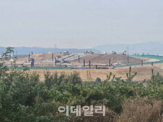 인천광역시 서구 제3-1 수도권매립장에서 쓰레기 매립 작업이 진행되고 있다. (사진=이영민 기자)
