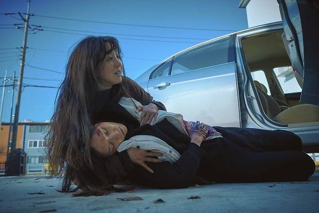 영화 ‘하얀 차를 탄 여자’의 한 장면. 바이포엠스튜디오 제공